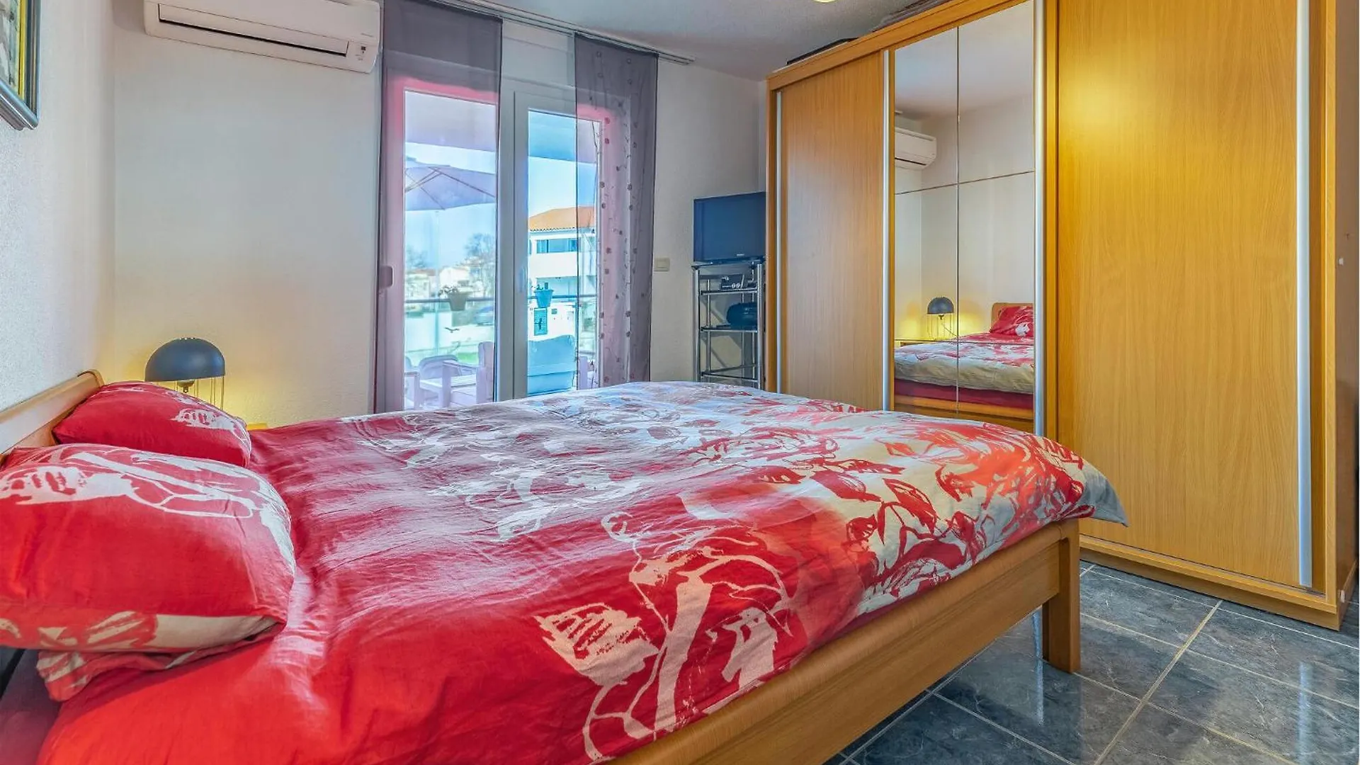 5 Bedroom Amazing Home In Medulin 0*,